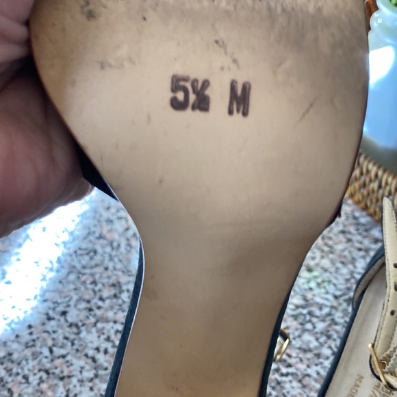 Shoes with unique colors to show off! - Picture 5 of 5